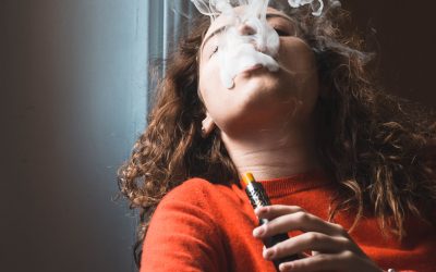 El vapeo no es cool, o cómo los cigarrillos electrónicos afectan a nuestra salud bucodental
